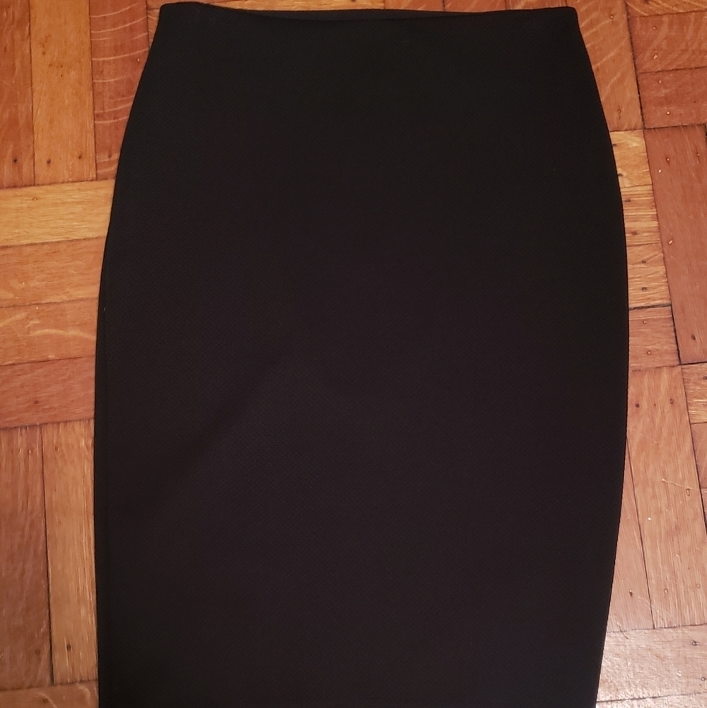 3 for 25. Super sexy pencil skirt Hp 🔥🔥🔥🔥